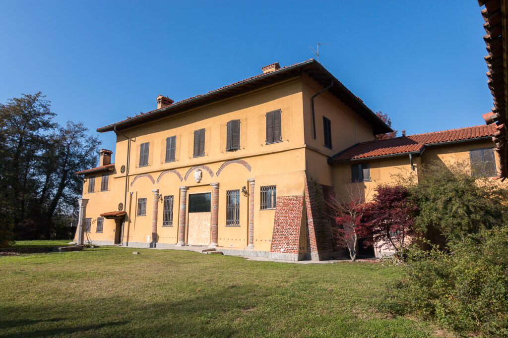 VILLA CON PARCO DI 7.000 MQ